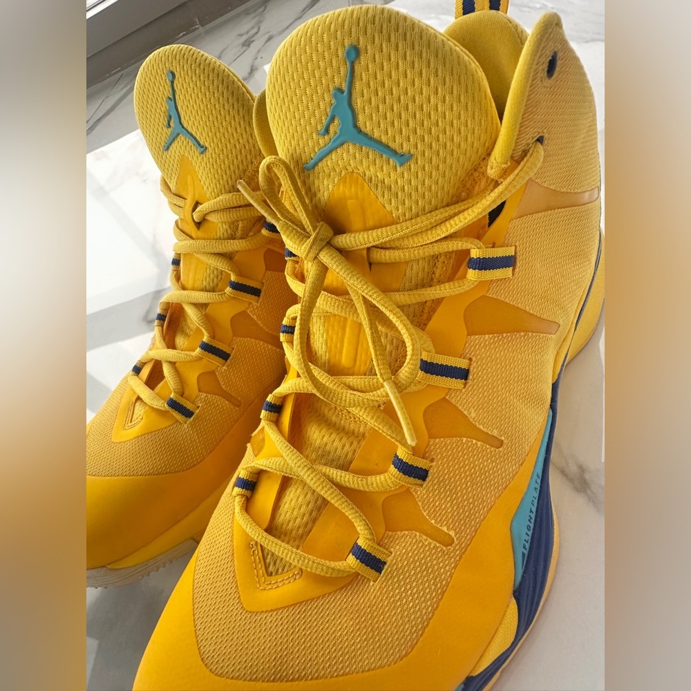 Jordan Super.Fly 2
Color: Varsity Maize/Gamma Blue-Came Royal-White - Picture 9 of 14